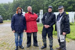 Menschen im Regen 2