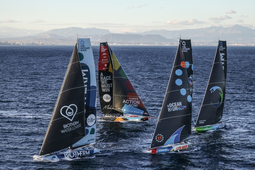 Ocean Race-skepparna seglar i 2.4mR