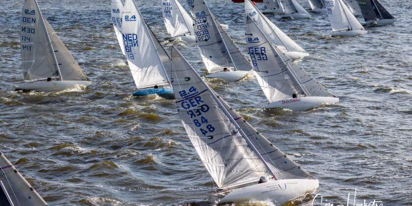 Niederländische Meisterschaft mit Wind, schwarzer Wand, purer Lebensfreude<span class="rmp-archive-results-widget "><i class=" rmp-icon rmp-icon--ratings rmp-icon--trophy rmp-icon--full-highlight"></i><i class=" rmp-icon rmp-icon--ratings rmp-icon--trophy rmp-icon--full-highlight"></i><i class=" rmp-icon rmp-icon--ratings rmp-icon--trophy rmp-icon--full-highlight"></i><i class=" rmp-icon rmp-icon--ratings rmp-icon--trophy rmp-icon--full-highlight"></i><i class=" rmp-icon rmp-icon--ratings rmp-icon--trophy rmp-icon--full-highlight"></i> <span>4.8 (4)</span></span>