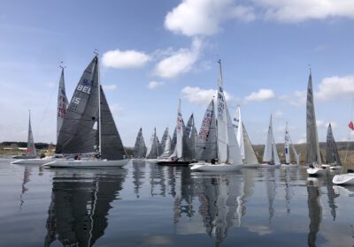 French Open 2.4 mR 2026 bei Sonnenschein und leichtem Wind